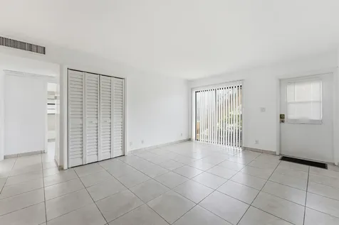 2671 Riverside Drive Coral Springs FL 33065