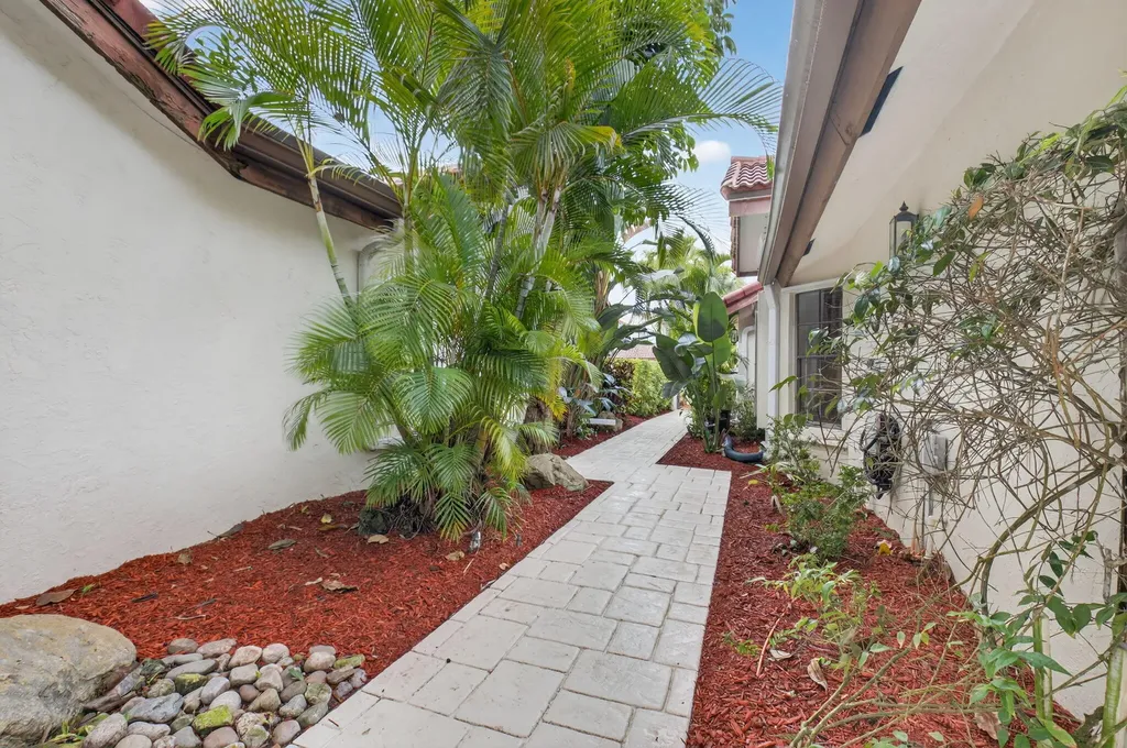 21700 Club Villa Terrace Boca Raton FL 33433
