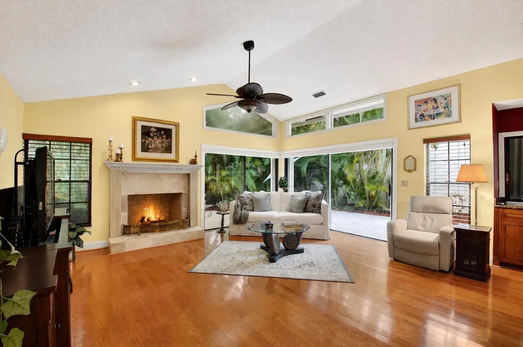21700 Club Villa Terrace Boca Raton FL 33433