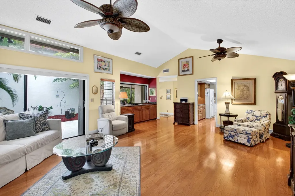 21700 Club Villa Terrace Boca Raton FL 33433