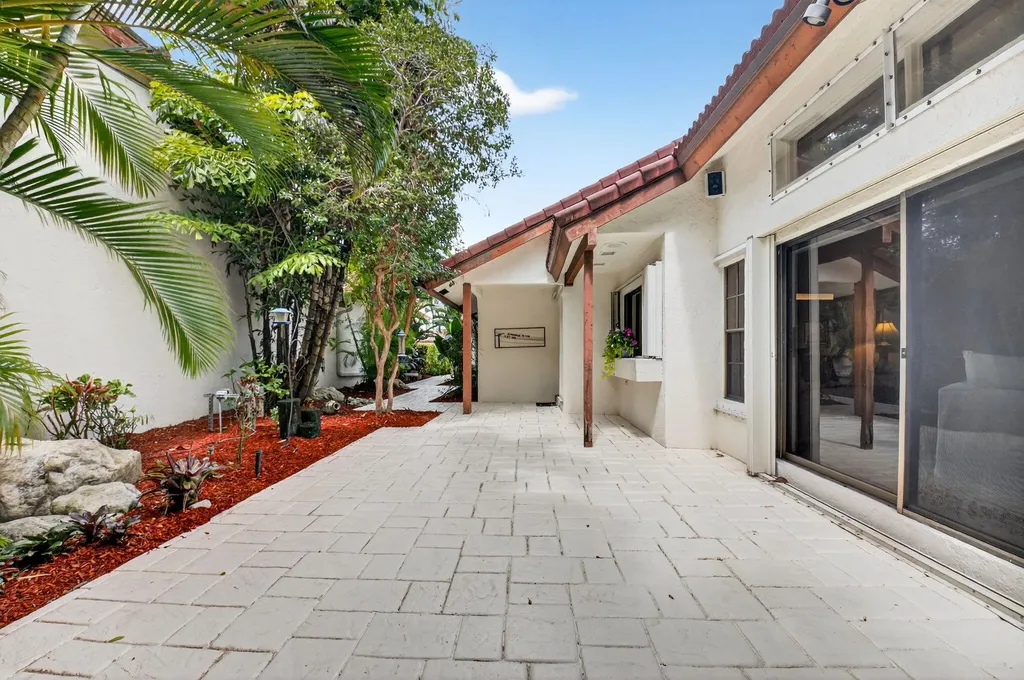 21700 Club Villa Terrace Boca Raton FL 33433