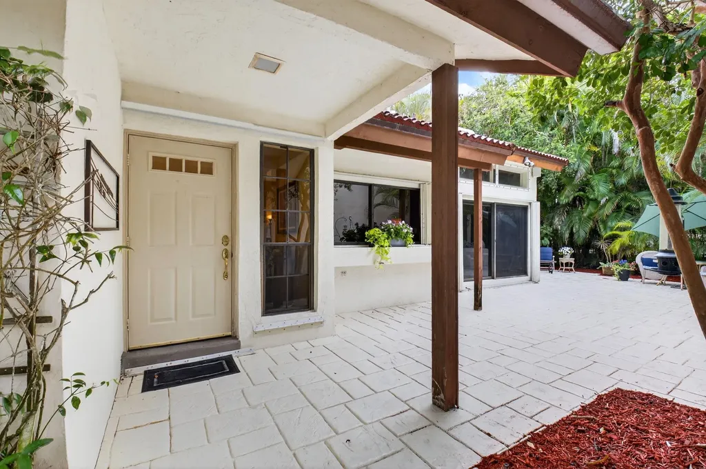 21700 Club Villa Terrace Boca Raton FL 33433