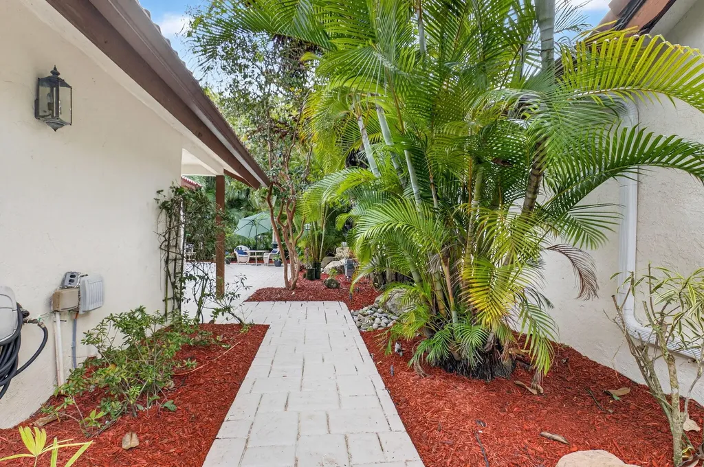 21700 Club Villa Terrace Boca Raton FL 33433