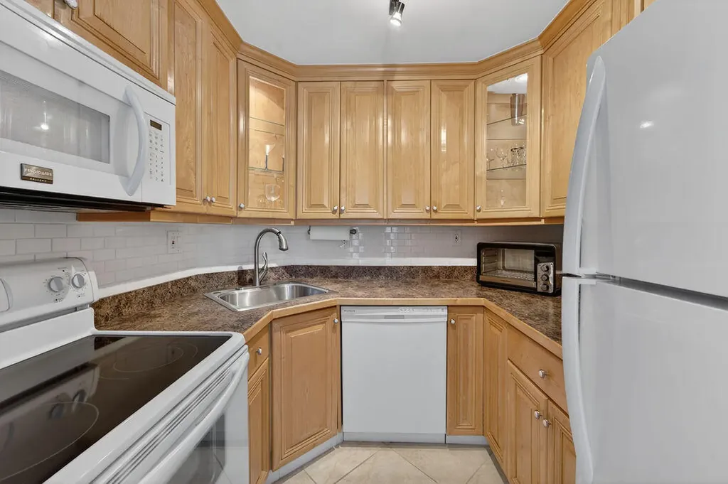 3200 NE 7th Court Pompano Beach FL 33062