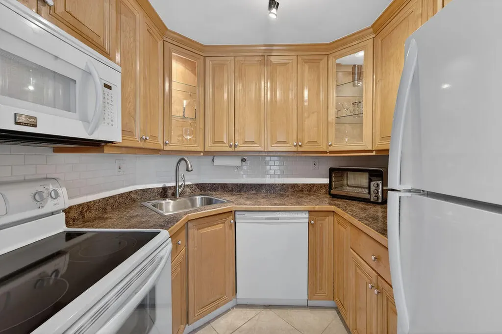 3200 NE 7th Court Pompano Beach FL 33062