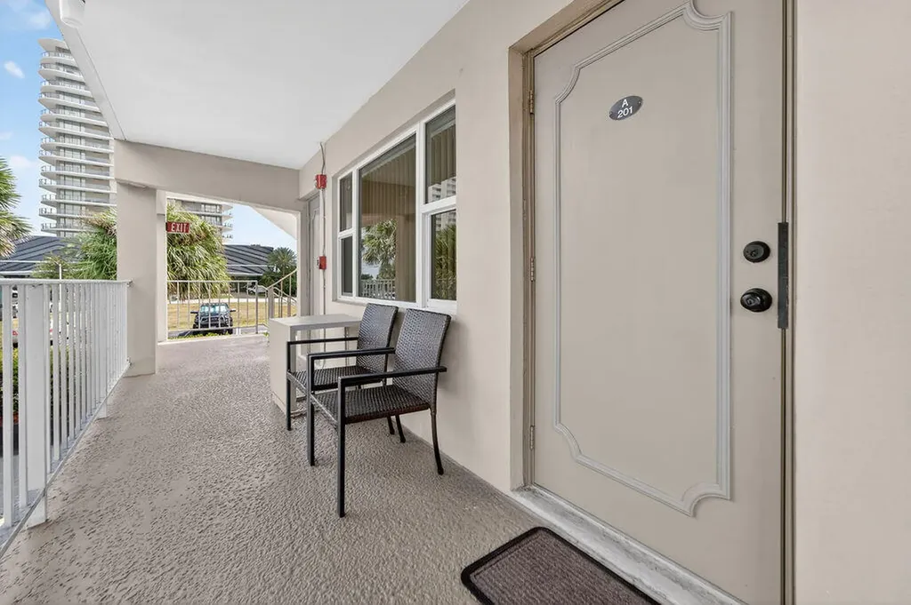 3200 NE 7th Court Pompano Beach FL 33062