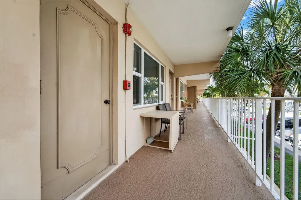 3200 NE 7th Court Pompano Beach FL 33062