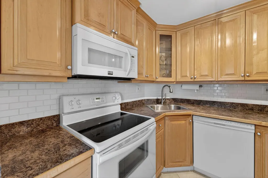 3200 NE 7th Court Pompano Beach FL 33062