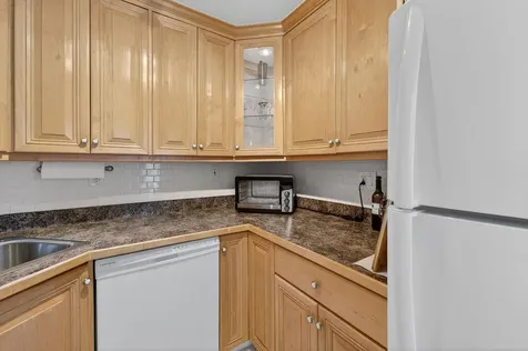 3200 NE 7th Court Pompano Beach FL 33062