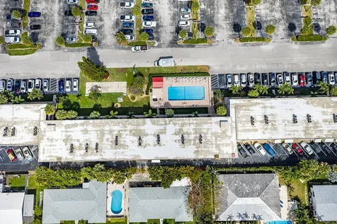 3200 NE 7th Court Pompano Beach FL 33062
