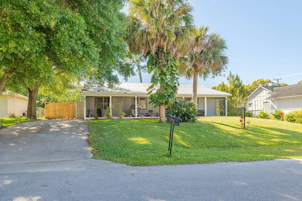1415 SW 16th Court Court SW Vero Beach FL 32962