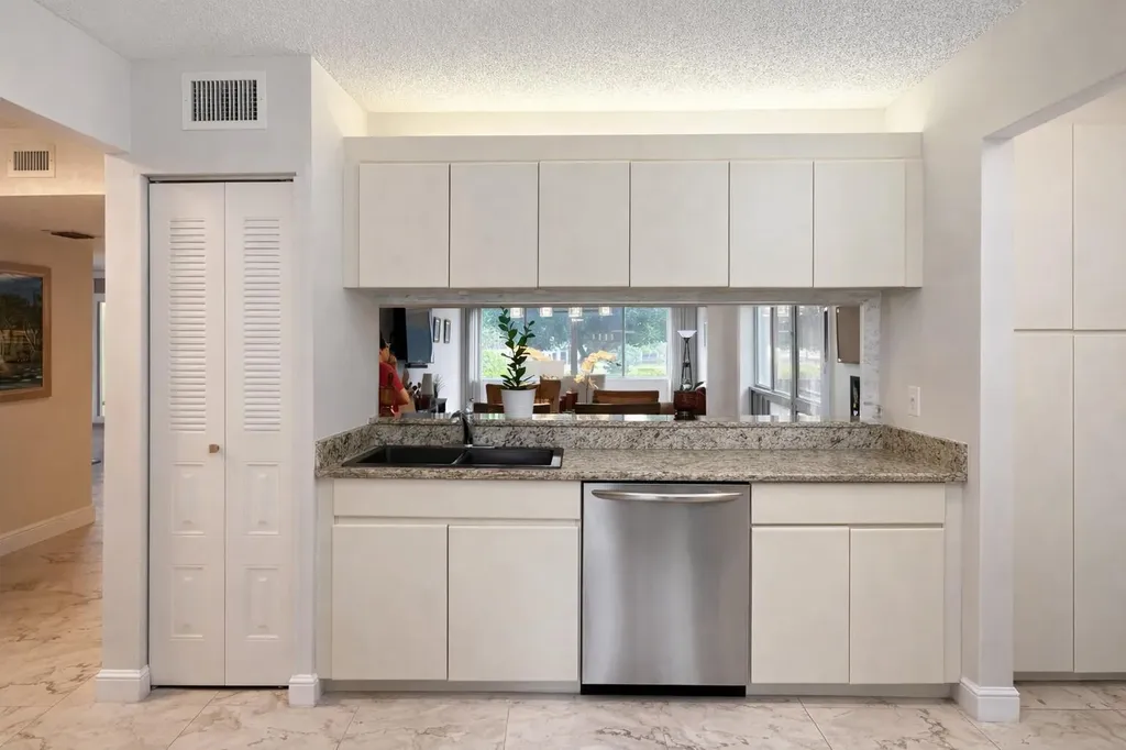 6698 N 10th Avenue Avenue N Lake Worth FL 33467