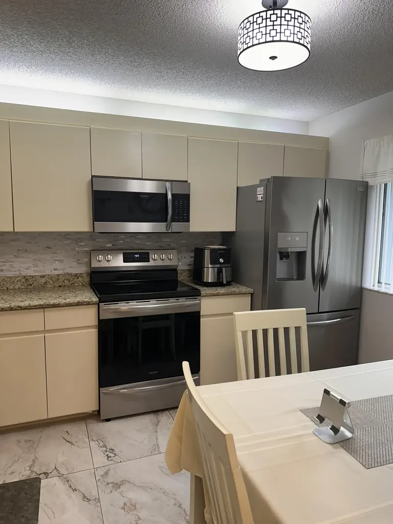 6698 N 10th Avenue Avenue N Lake Worth FL 33467