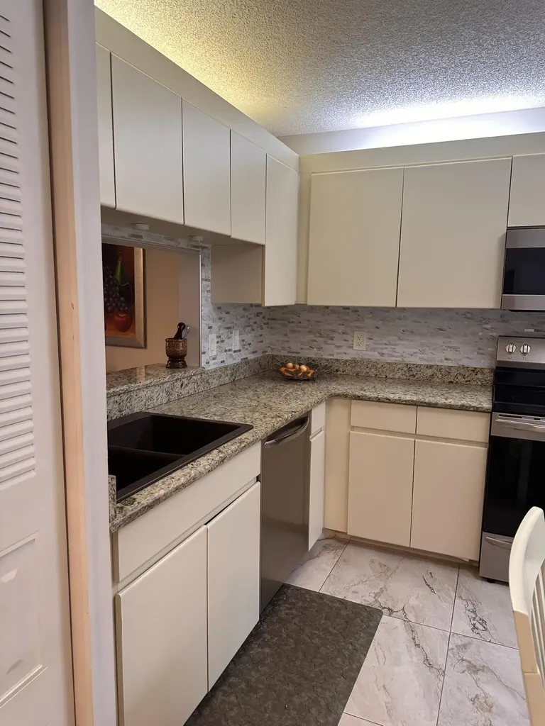 6698 N 10th Avenue Avenue N Lake Worth FL 33467