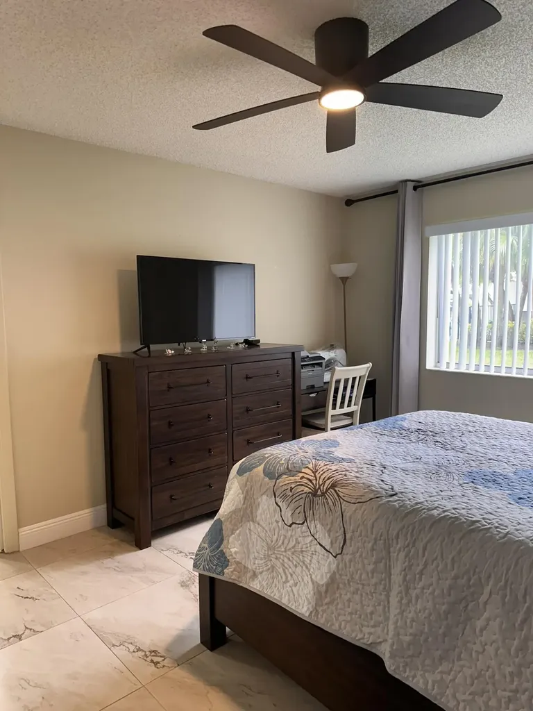 6698 N 10th Avenue Avenue N Lake Worth FL 33467