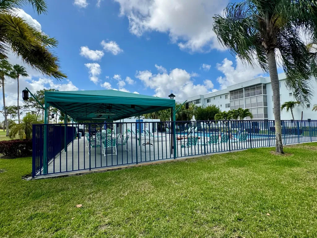 6698 N 10th Avenue Avenue N Lake Worth FL 33467