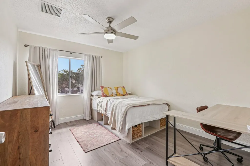 10625 NW 30th Place Sunrise FL 33322