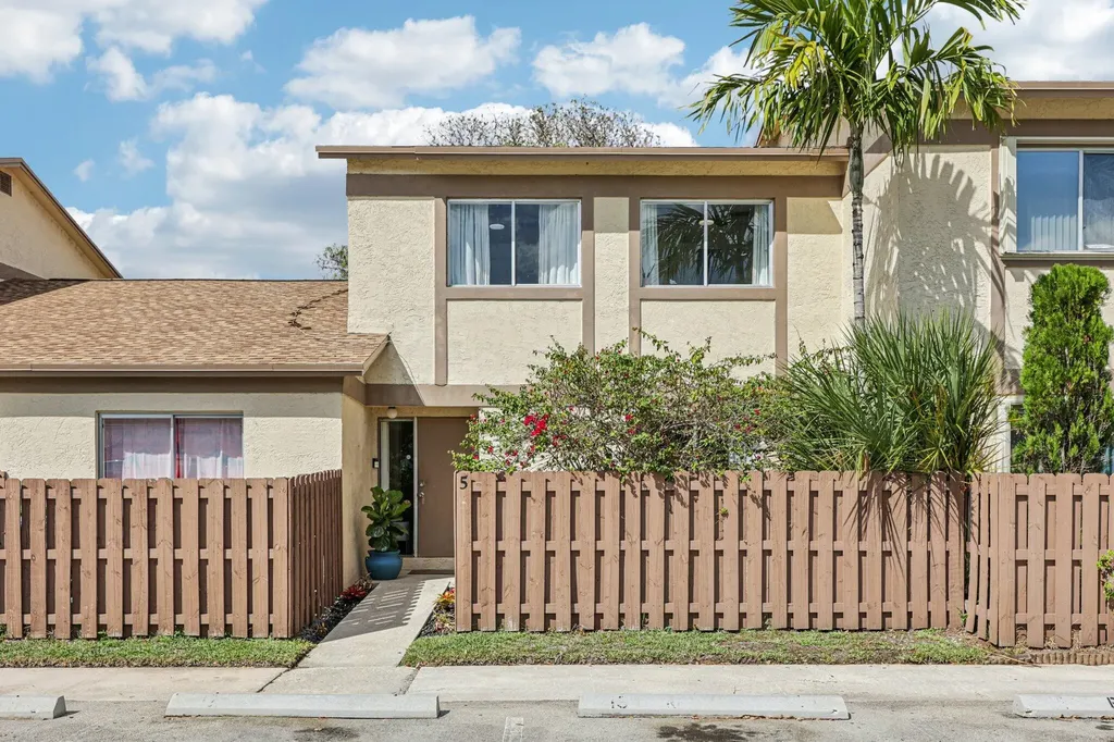 10625 NW 30th Place Sunrise FL 33322