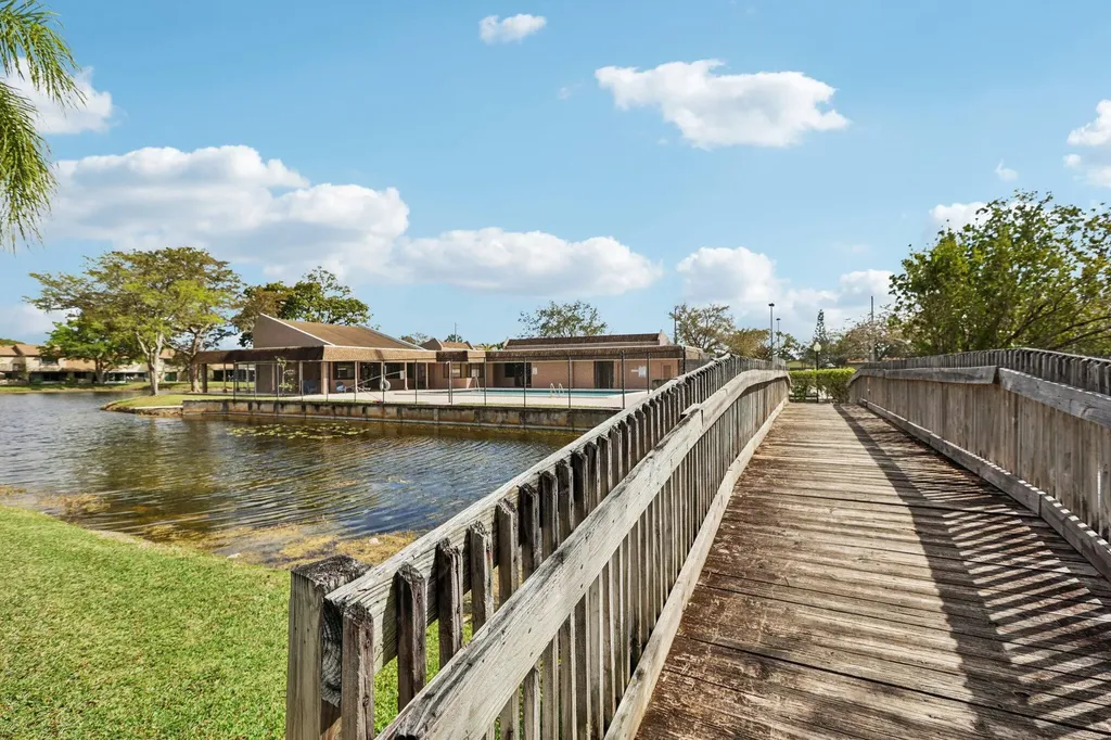 10625 NW 30th Place Sunrise FL 33322