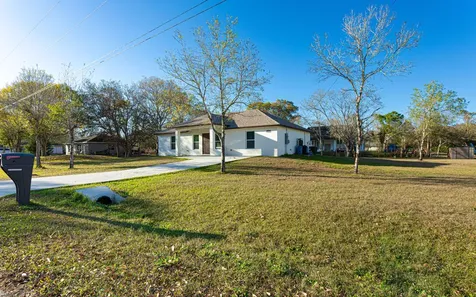 7757 NW 82nd Court Okeechobee FL 34972