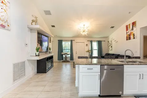 7757 NW 82nd Court Okeechobee FL 34972