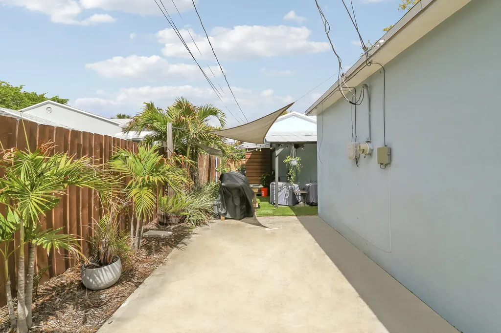 3619 Spruce Avenue West Palm Beach FL 33407