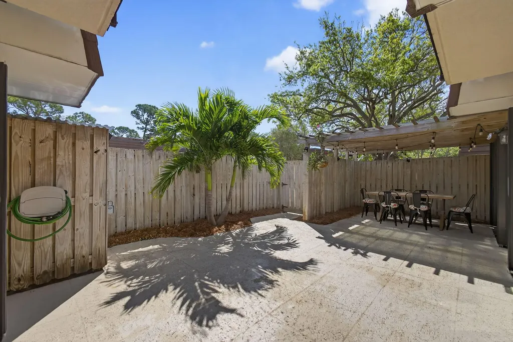 711 7th Lane Palm Beach Gardens FL 33418