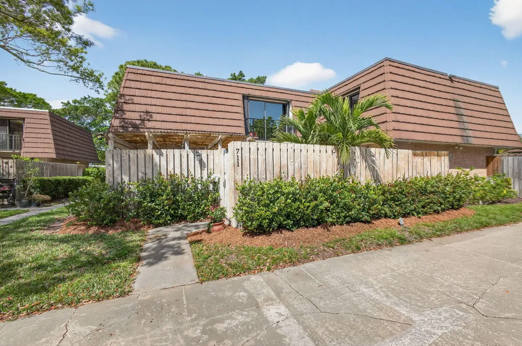 711 7th Lane Palm Beach Gardens FL 33418