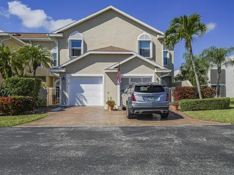 3223 S Lakeview Circle Hutchinson Island FL 34949
