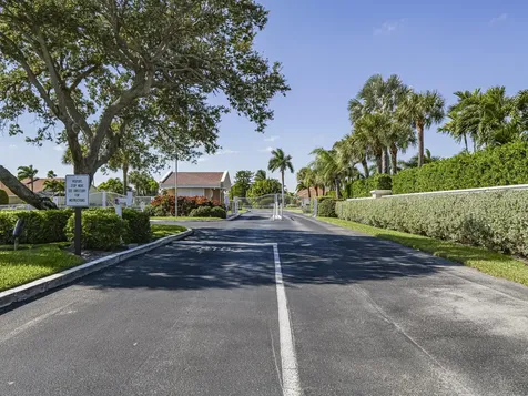 3223 S Lakeview Circle Hutchinson Island FL 34949