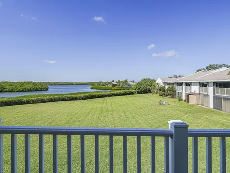 3223 S Lakeview Circle Hutchinson Island FL 34949