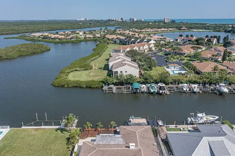 3223 S Lakeview Circle Hutchinson Island FL 34949