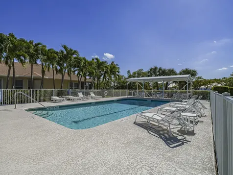 3223 S Lakeview Circle Hutchinson Island FL 34949