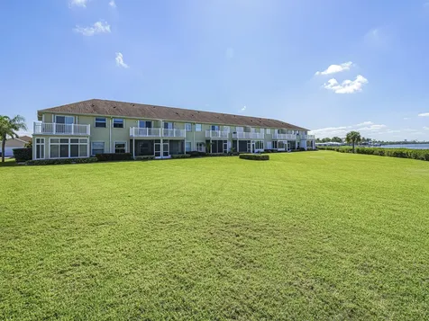 3223 S Lakeview Circle Hutchinson Island FL 34949