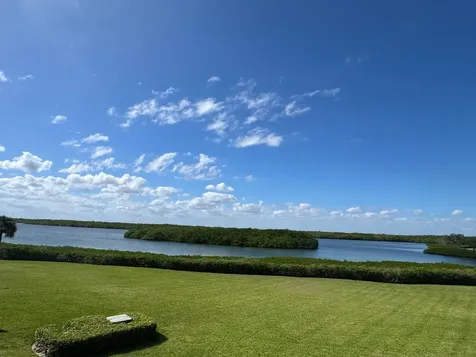 3223 S Lakeview Circle Hutchinson Island FL 34949
