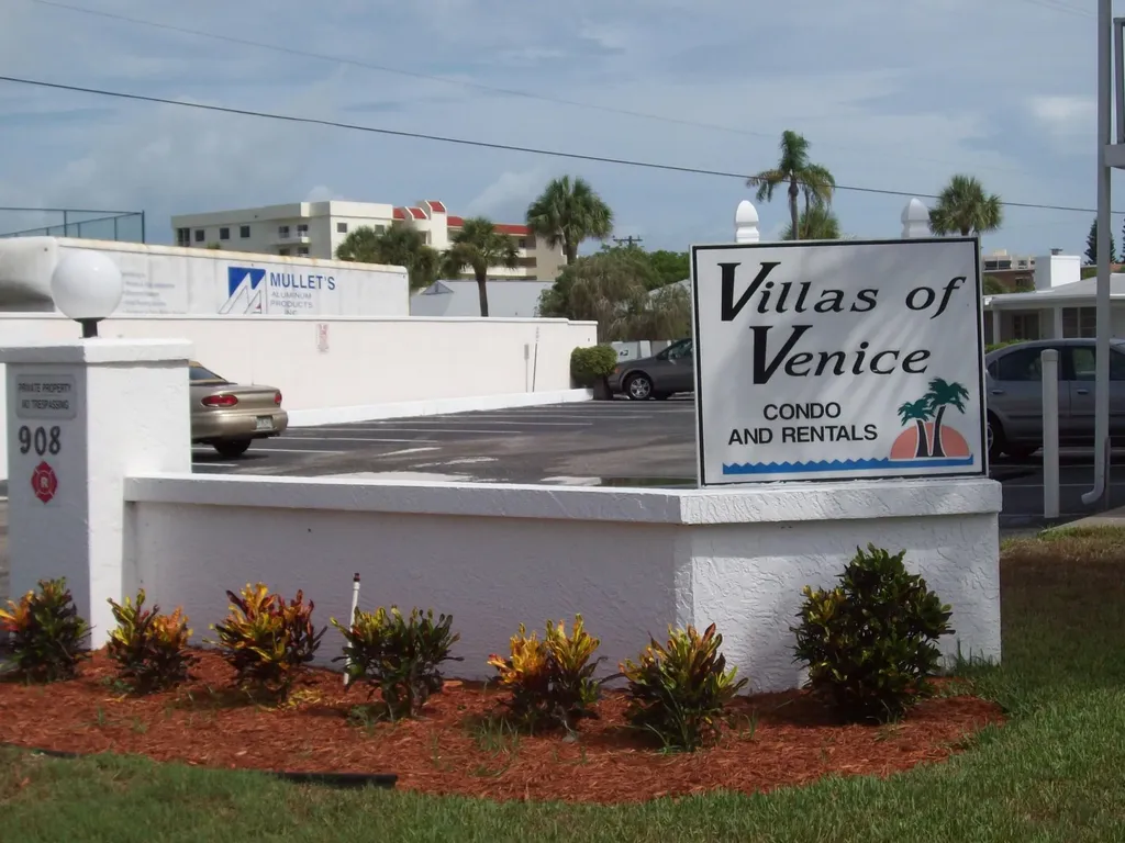 908 Villas Drive Venice FL 34285