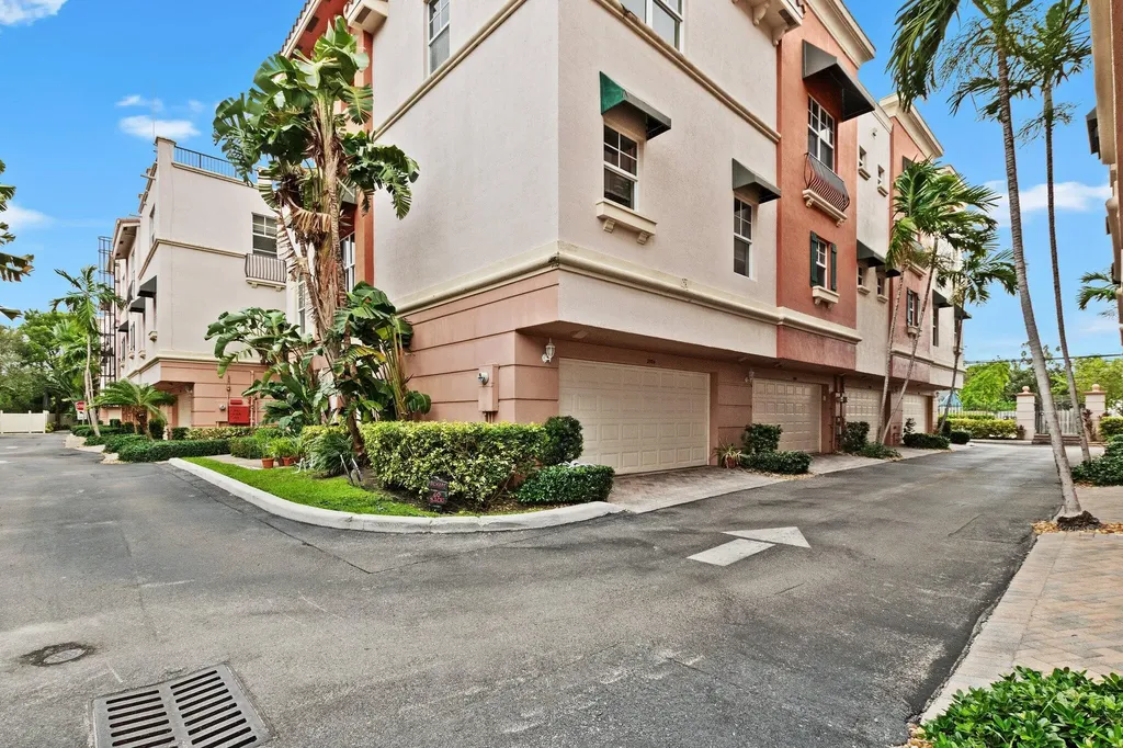 1033 NE 17th Way Fort Lauderdale FL 33304