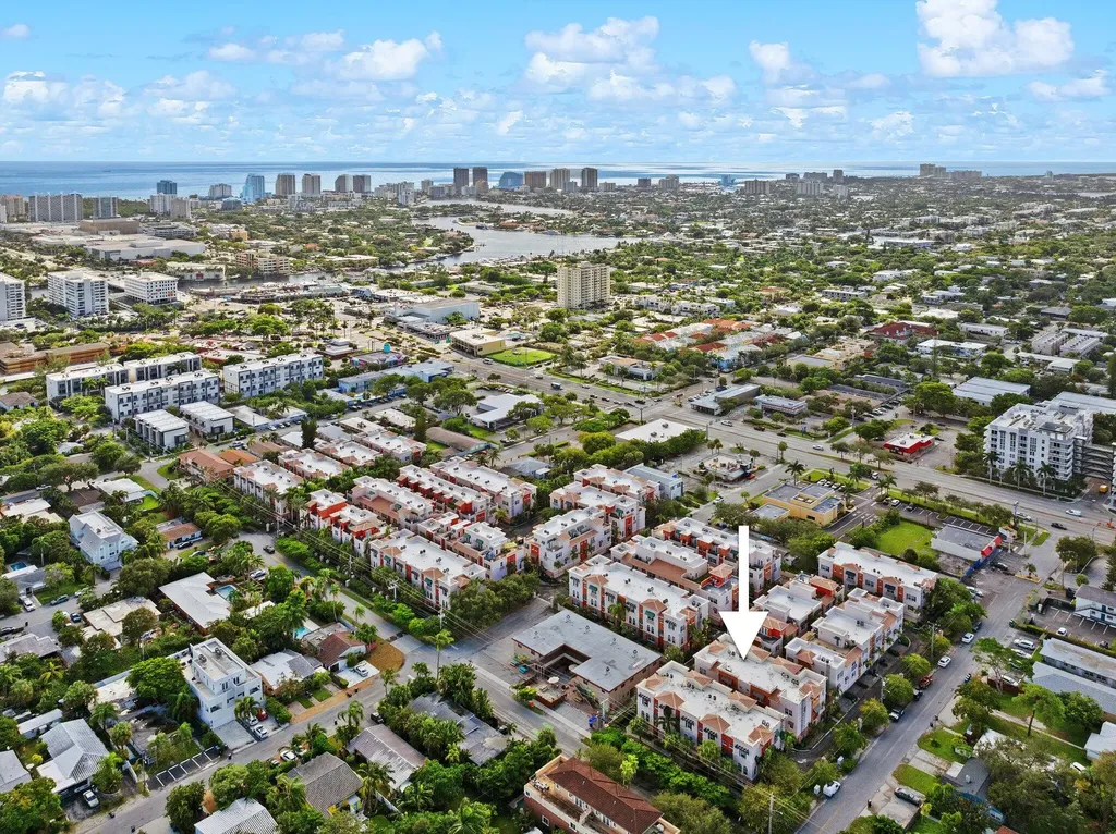 1033 NE 17th Way Fort Lauderdale FL 33304
