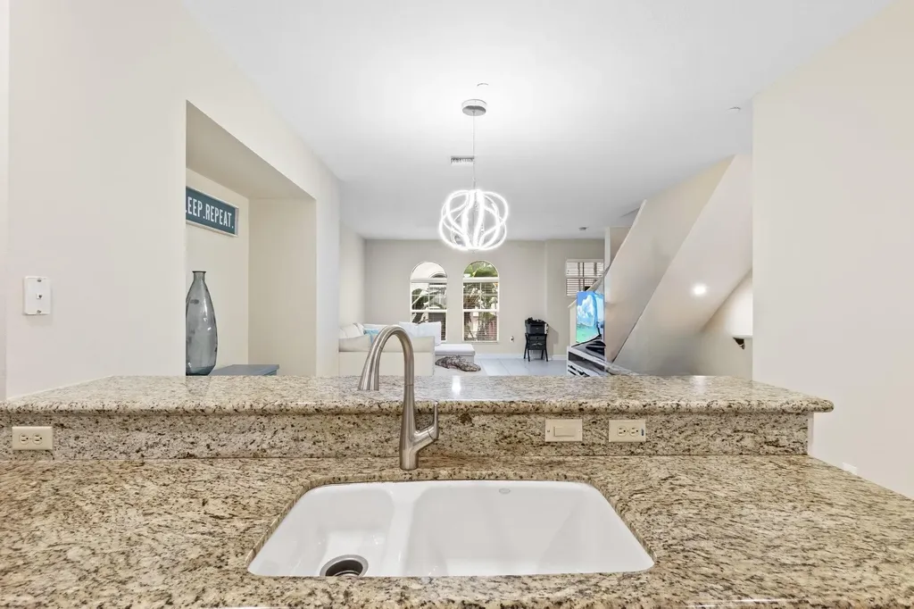 1033 NE 17th Way Fort Lauderdale FL 33304