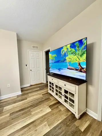 1033 NE 17th Way Fort Lauderdale FL 33304