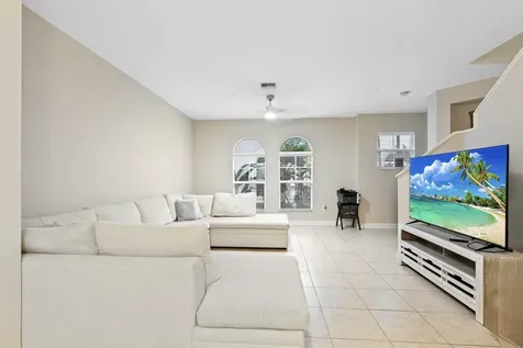 1033 NE 17th Way Fort Lauderdale FL 33304