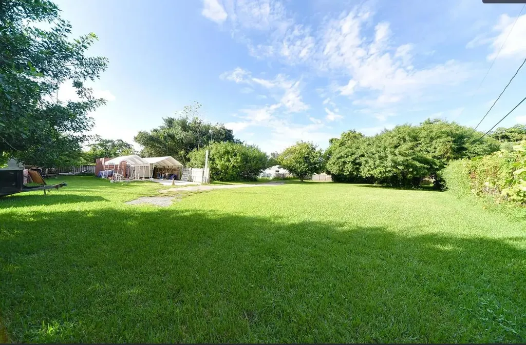 3825 Lakewood Road Palm Springs FL 33461
