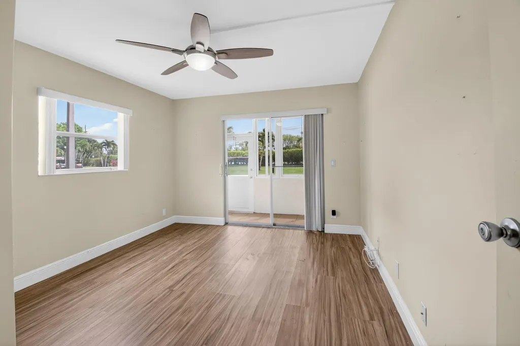 204 Flanders E Delray Beach FL 33484