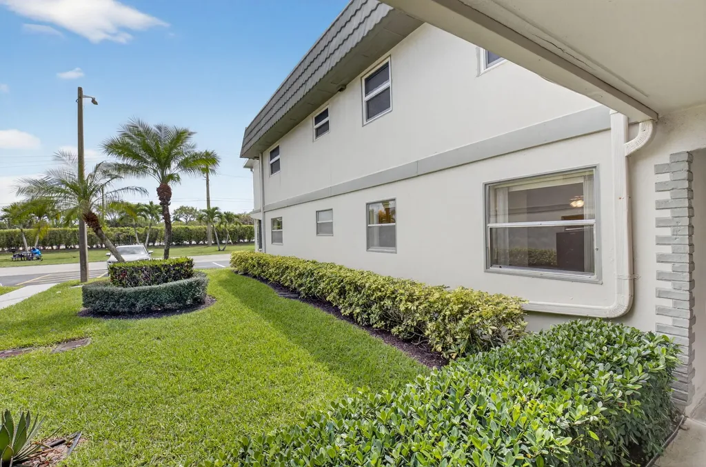 204 Flanders E Delray Beach FL 33484