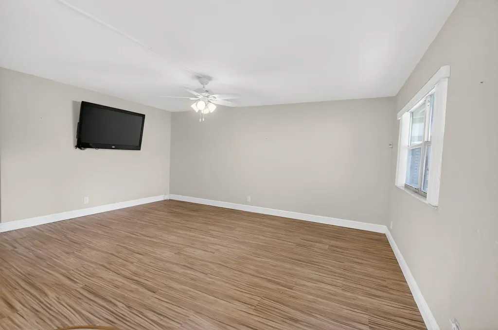 204 Flanders E Delray Beach FL 33484
