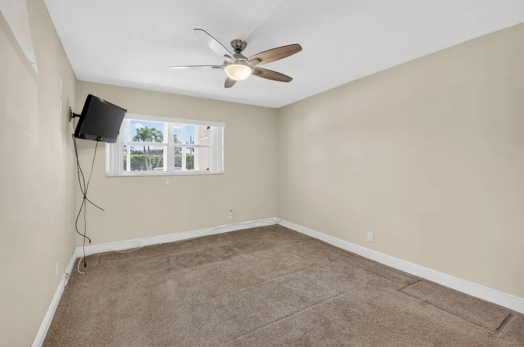 204 Flanders E Delray Beach FL 33484