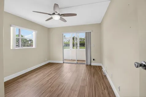 204 Flanders E Delray Beach FL 33484