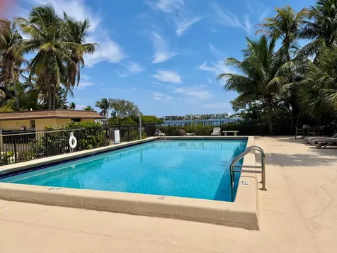 720 N Dixie Highway Lantana FL 33462