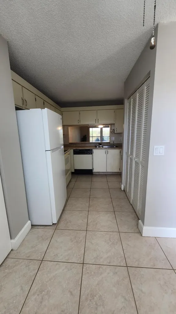 3146 Via Poinciana Lake Worth FL 33467