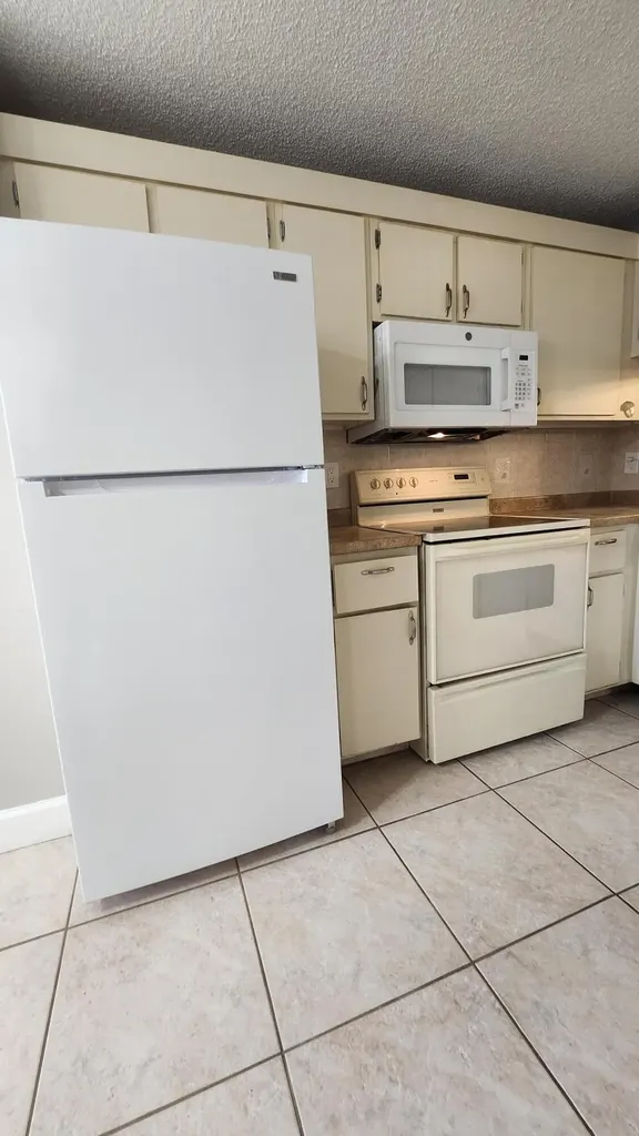 3146 Via Poinciana Lake Worth FL 33467
